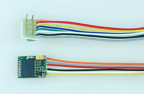 KU81320: Locdecoder N025-P8 - DCC/Motorola, 0,7A, 2 functie-uitgangen, cruise-control - 8p stekker